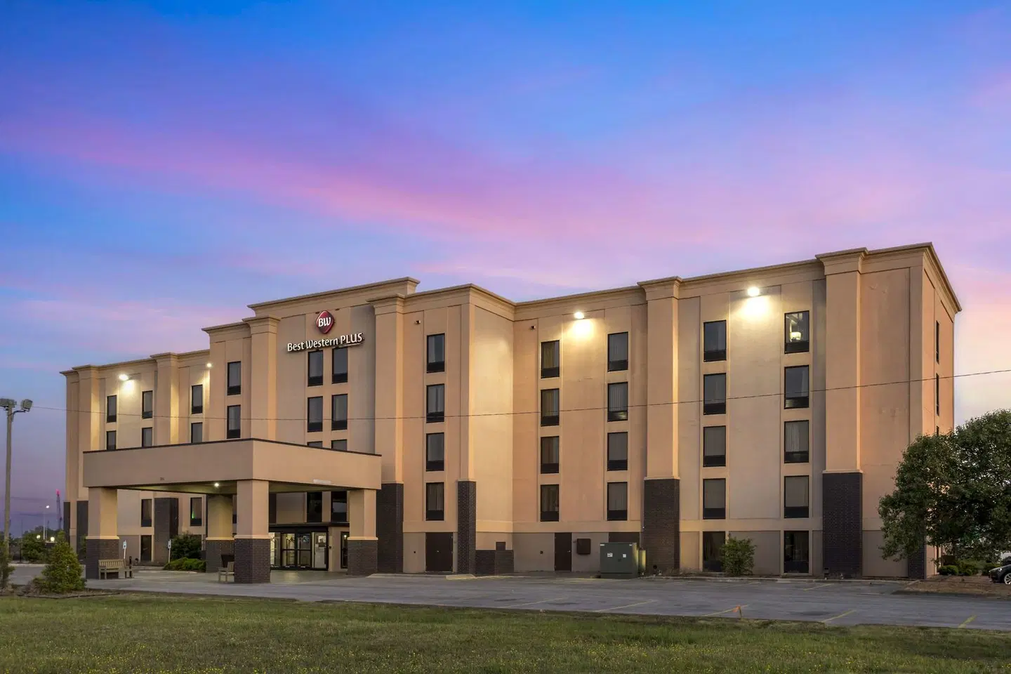 BEST WESTERN PLUS Jonesboro Inn & Suites EXTERIOR