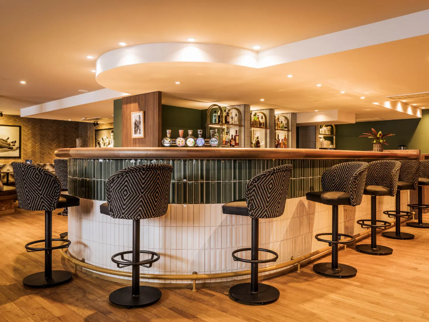 Hotel Valaisia, Crans Montana, a Faern Collection Resort BAR