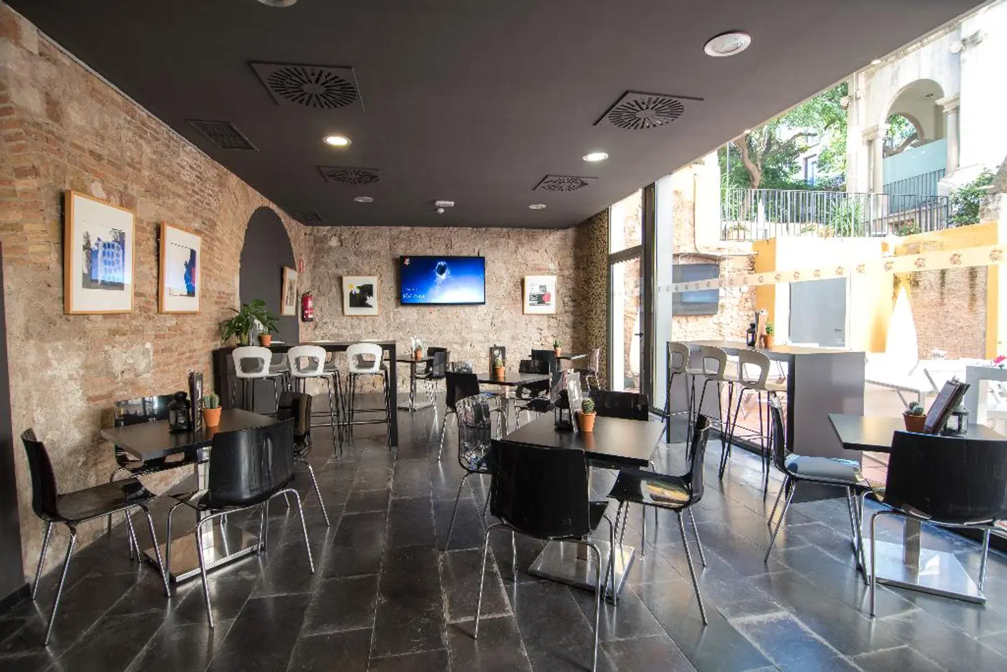 Petit Palace Boquería Garden Bar