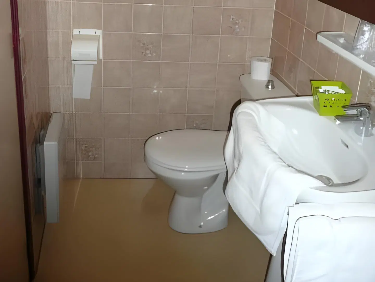 Hôtel Restaurant du Pont Vieux BATHROOM