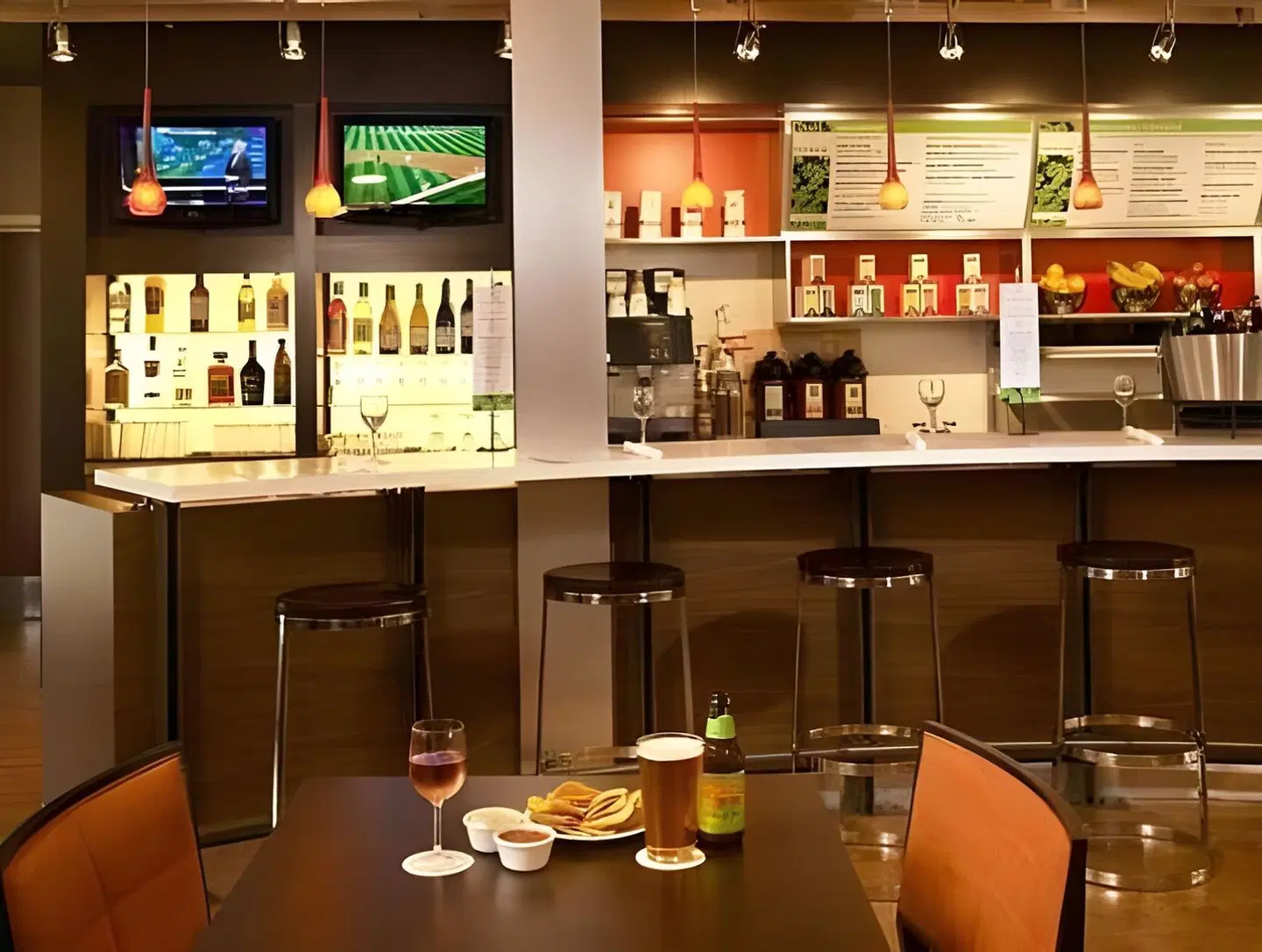 Courtyard by Marriott Syracuse Downtown at Armory Square Bar