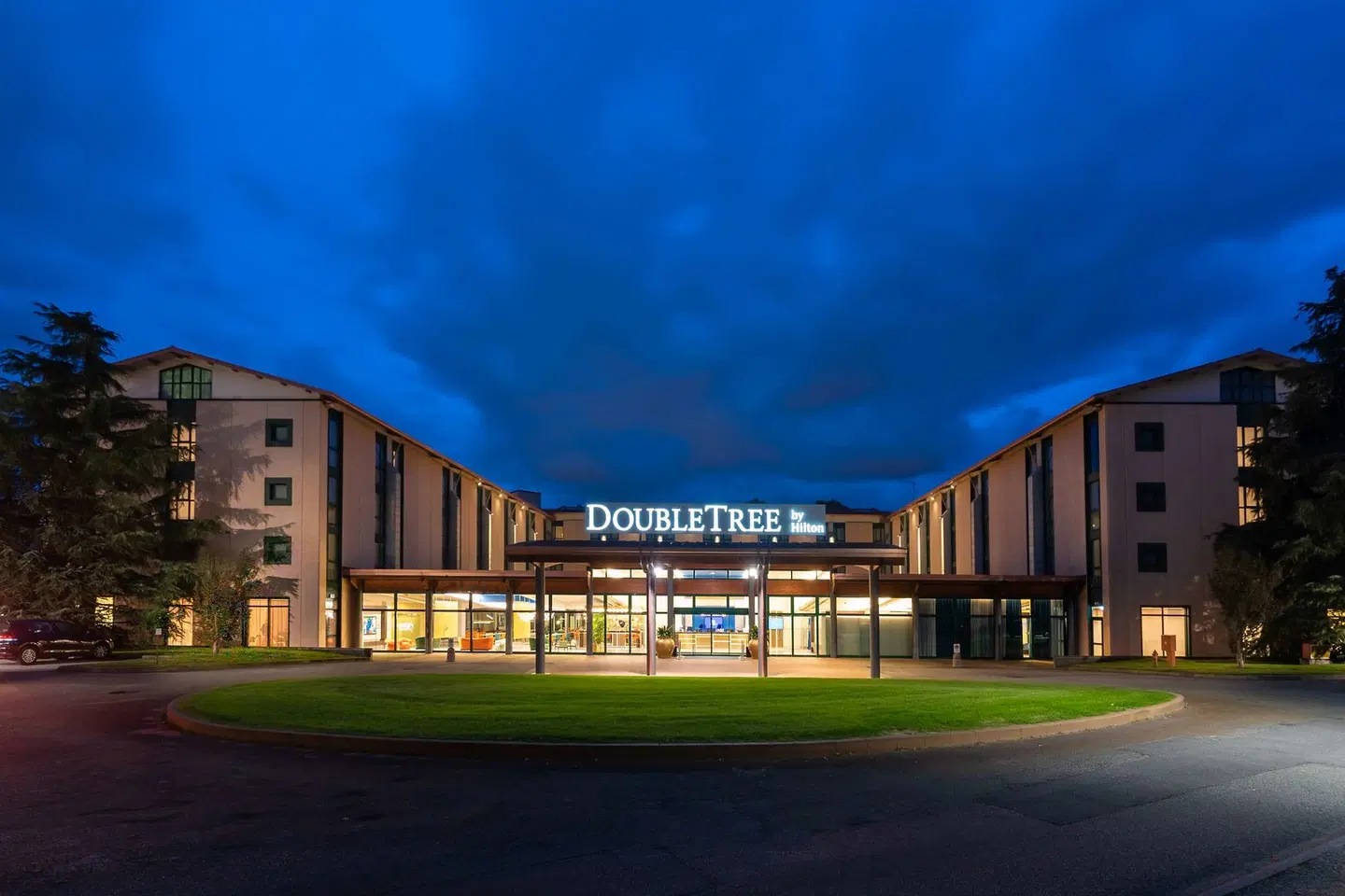 DoubleTree by Hilton Milan Malpensa EXTERIOR