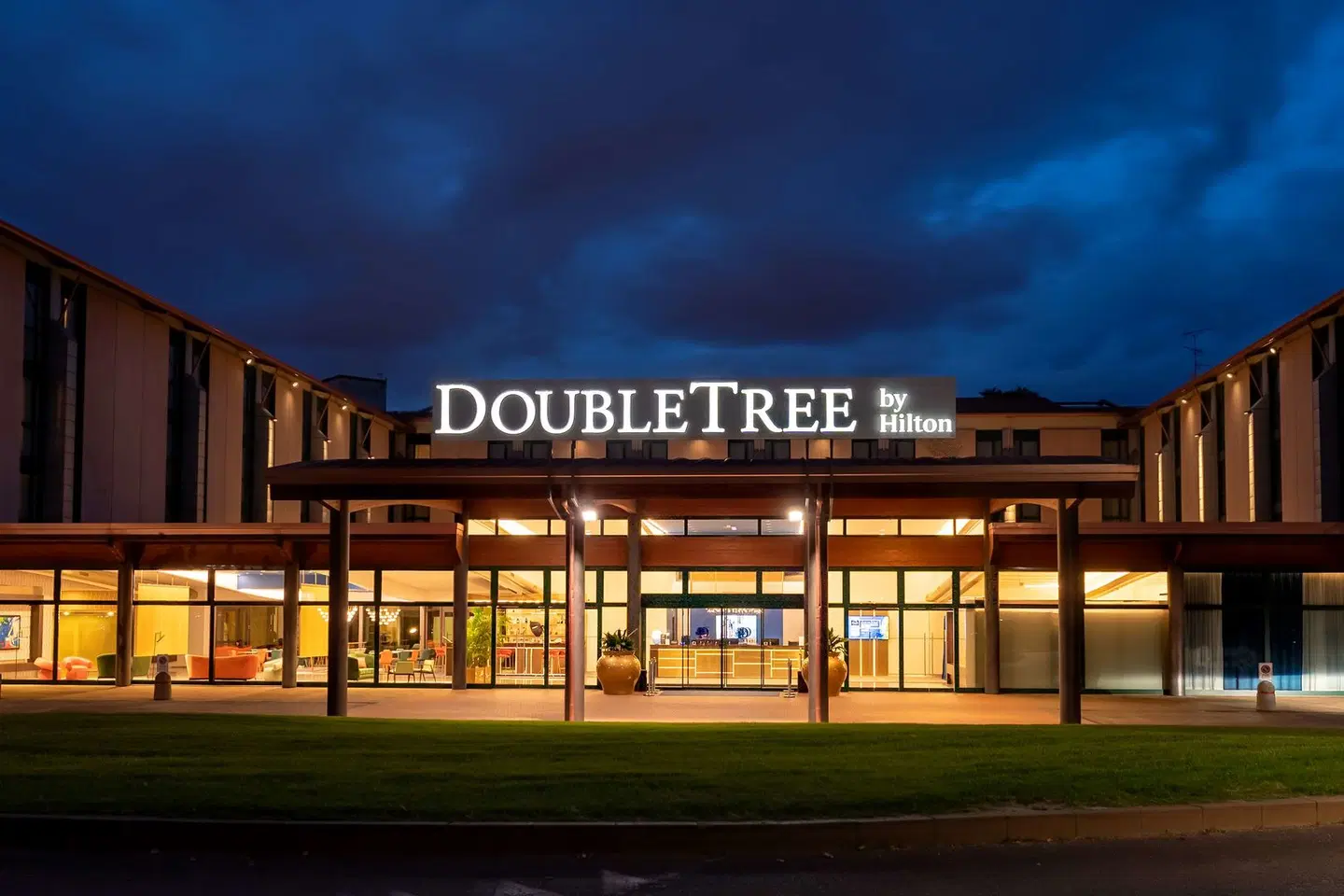 DoubleTree by Hilton Milan Malpensa EXTERIOR