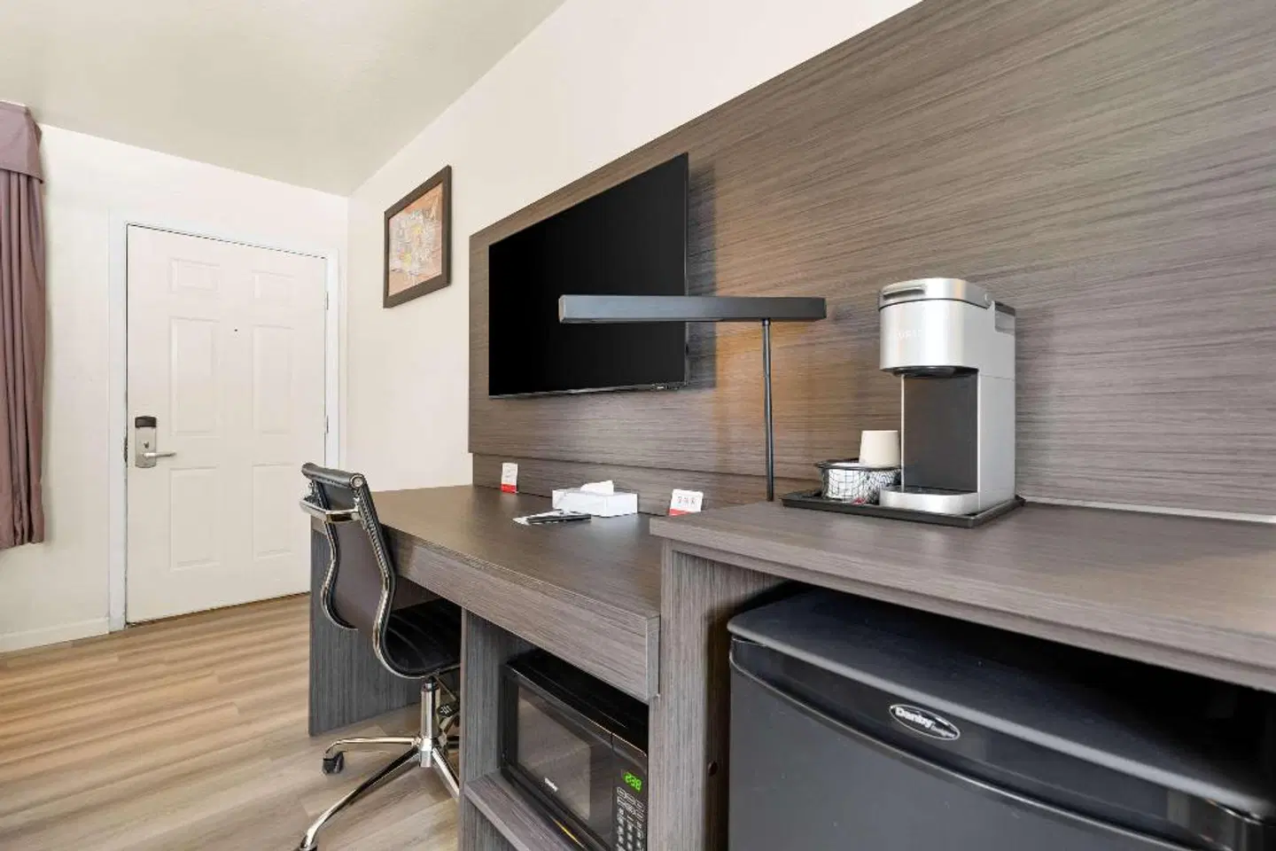 Econo Lodge Inn & Suites ROOM_EXAMPLE