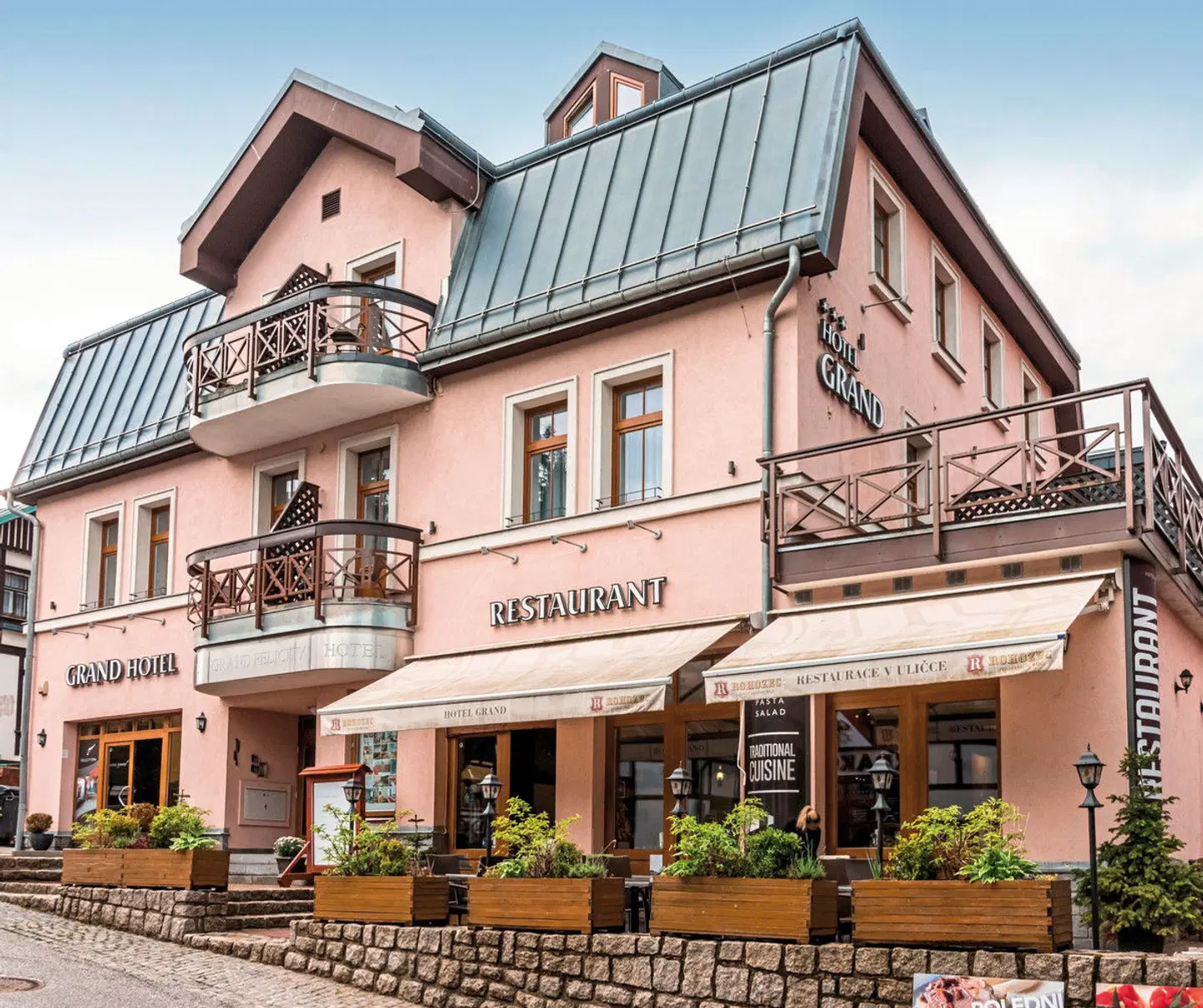 Hotel Grand EXTERIOR