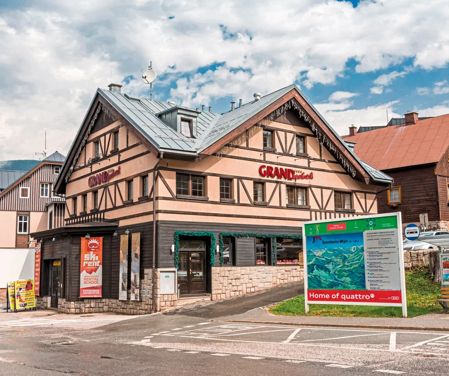 Hotel Grand EXTERIOR