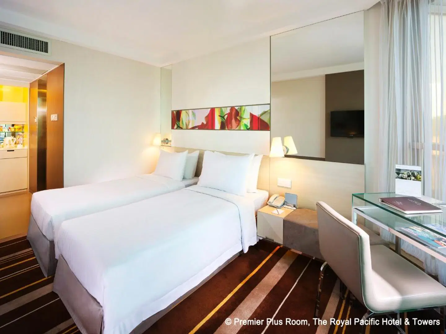 The Royal Pacific Hotel & Towers ROOM_EXAMPLE