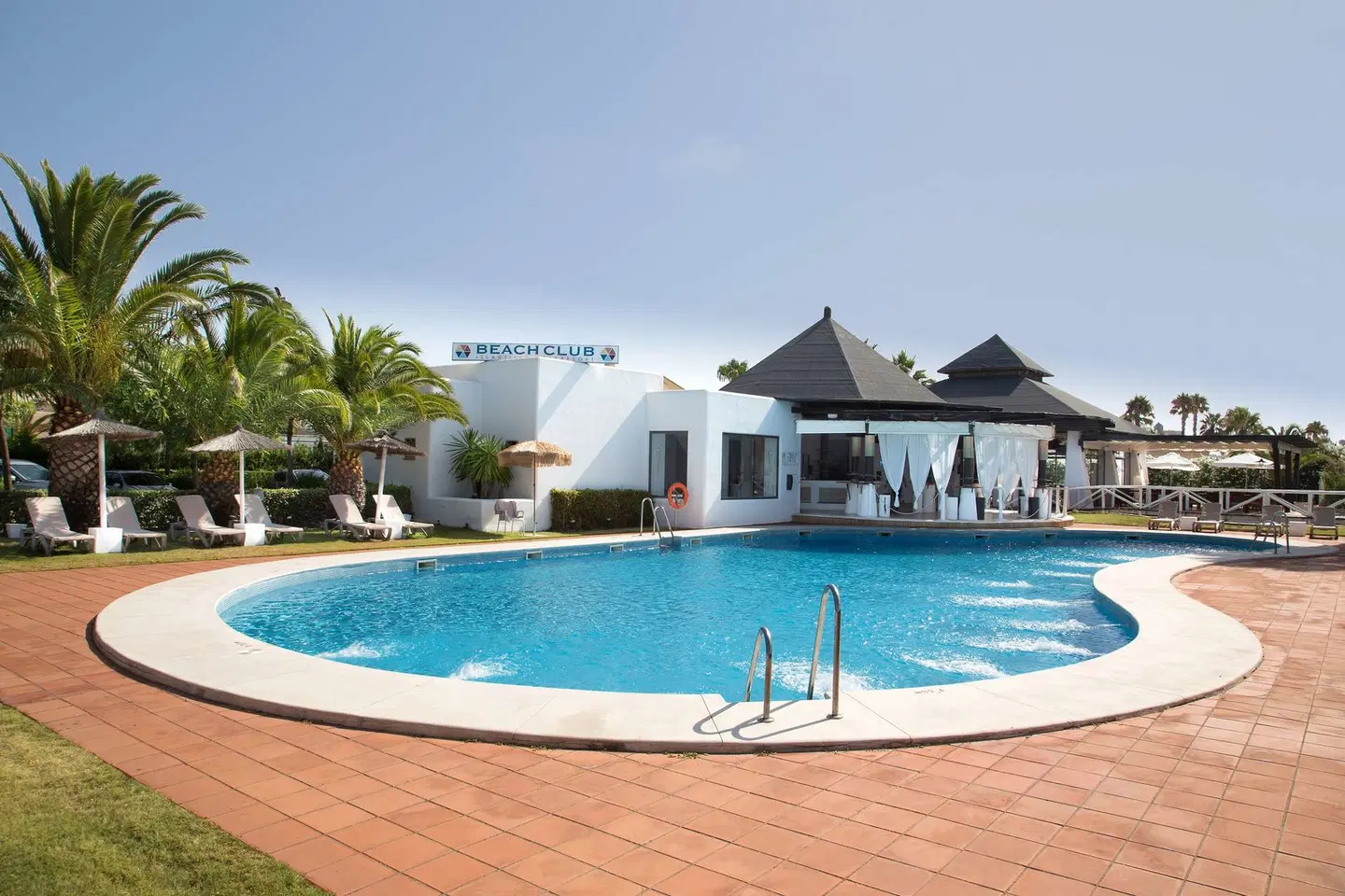 DoubleTree by Hilton Islantilla Beach Golf Resort OUTDOOR_POOL