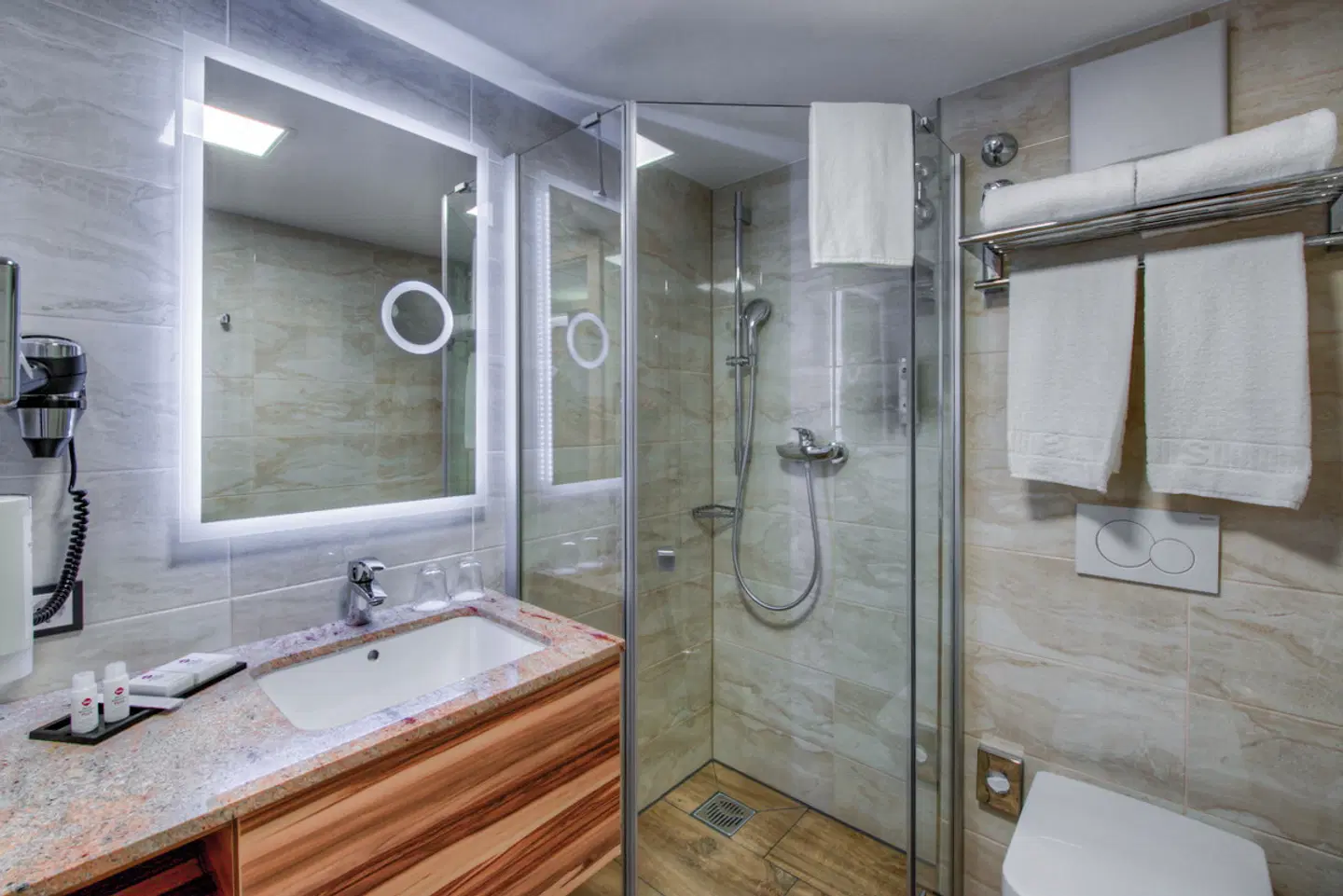 Best Western Plus Hotel Füssen BATHROOM