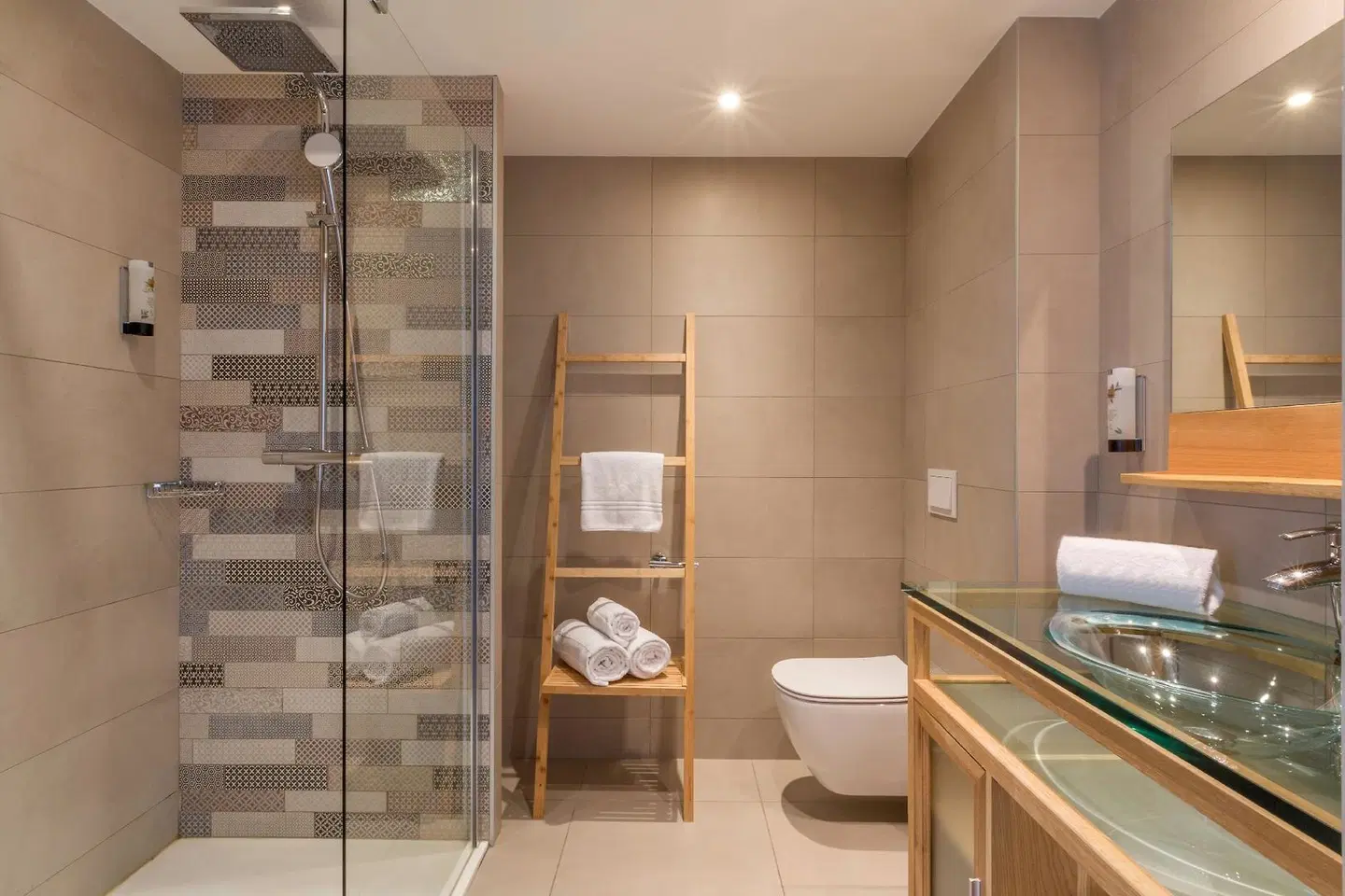 Best Western Plus Antibes Riviera BATHROOM