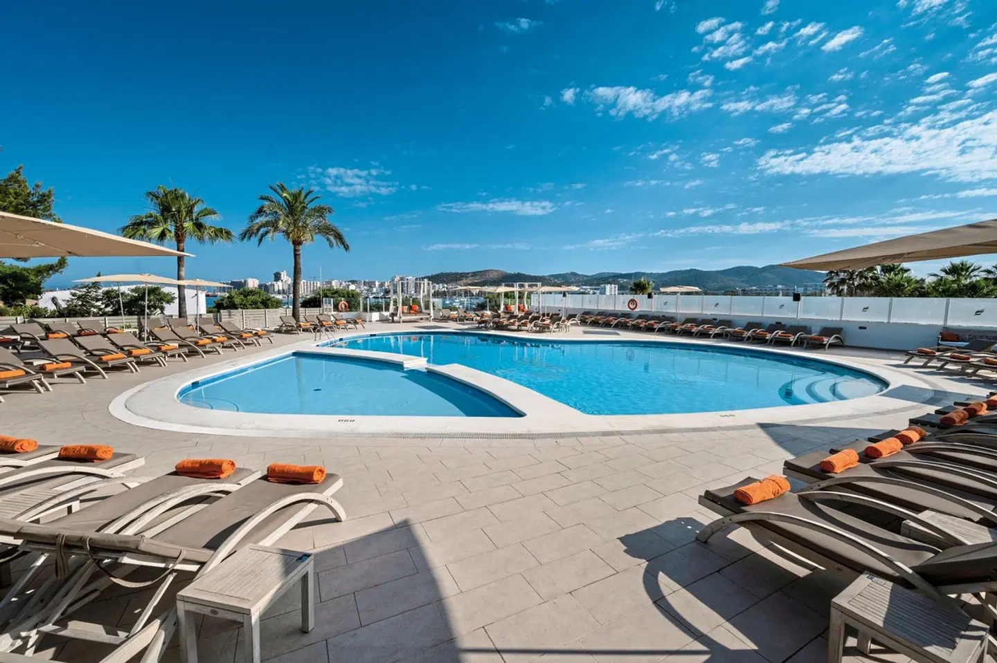 THB Ocean Beach OUTDOOR_POOL