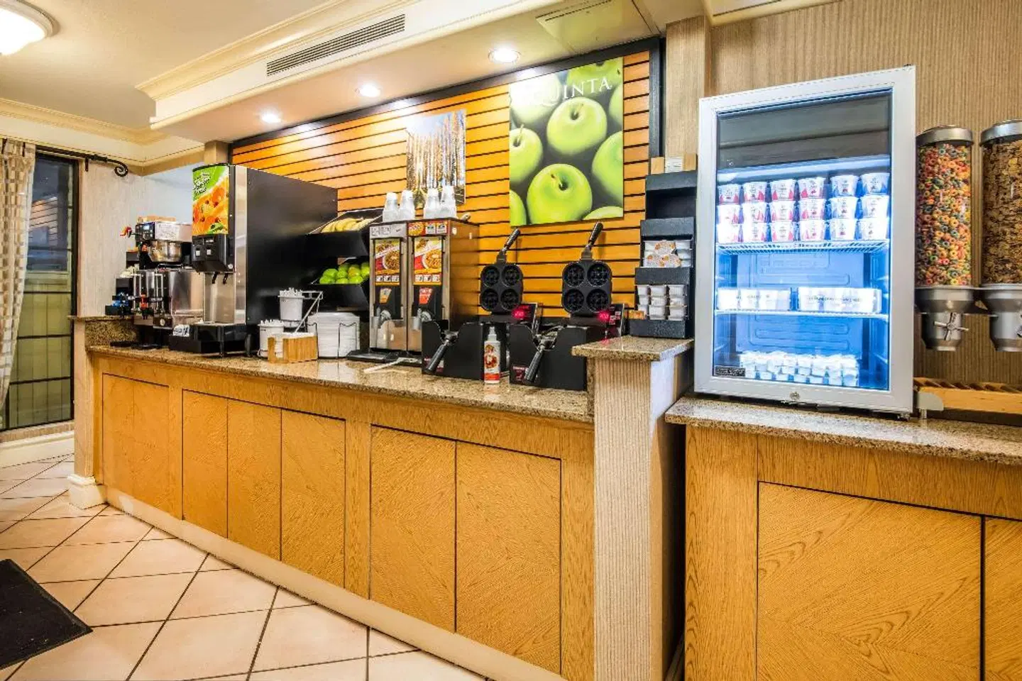 La Quinta Inn by Wyndham Colorado Springs Garden of the Gods Bar