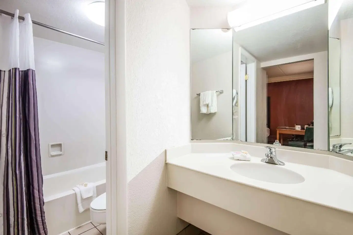 La Quinta Inn by Wyndham Colorado Springs Garden of the Gods Badezimmer