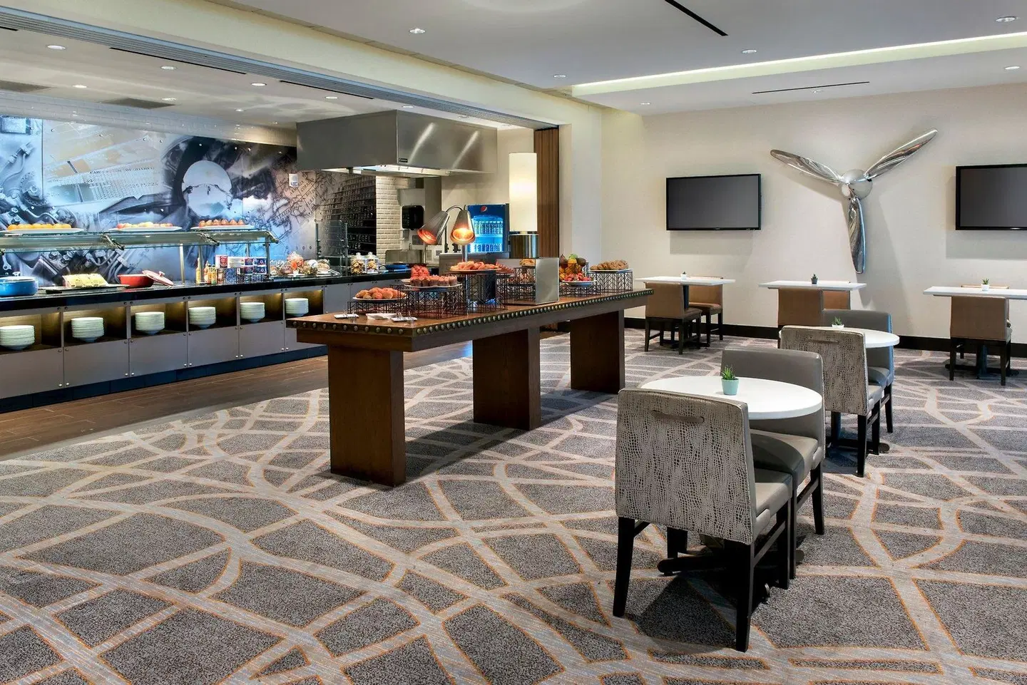 Newark Liberty International Airport Marriott Bar