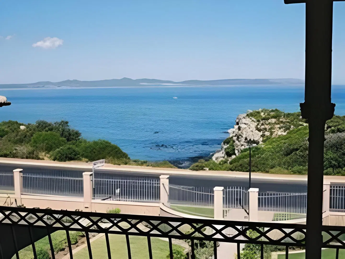 On The Cliff Guest House Terrasse