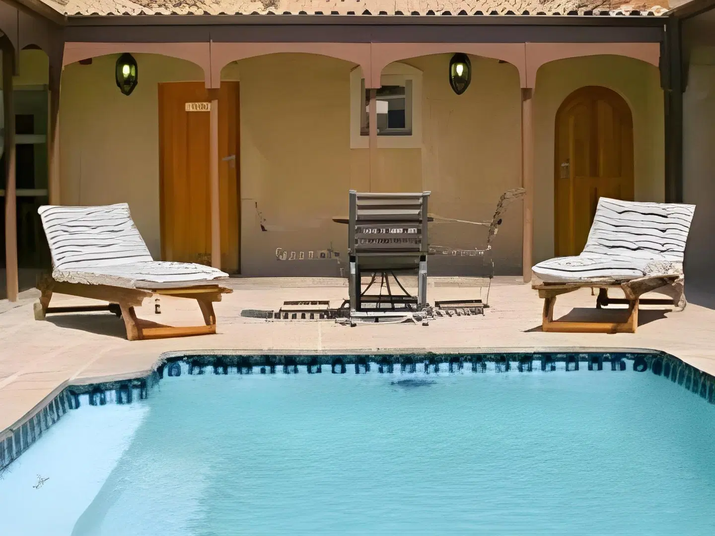 On The Cliff Guest House OUTDOOR_POOL