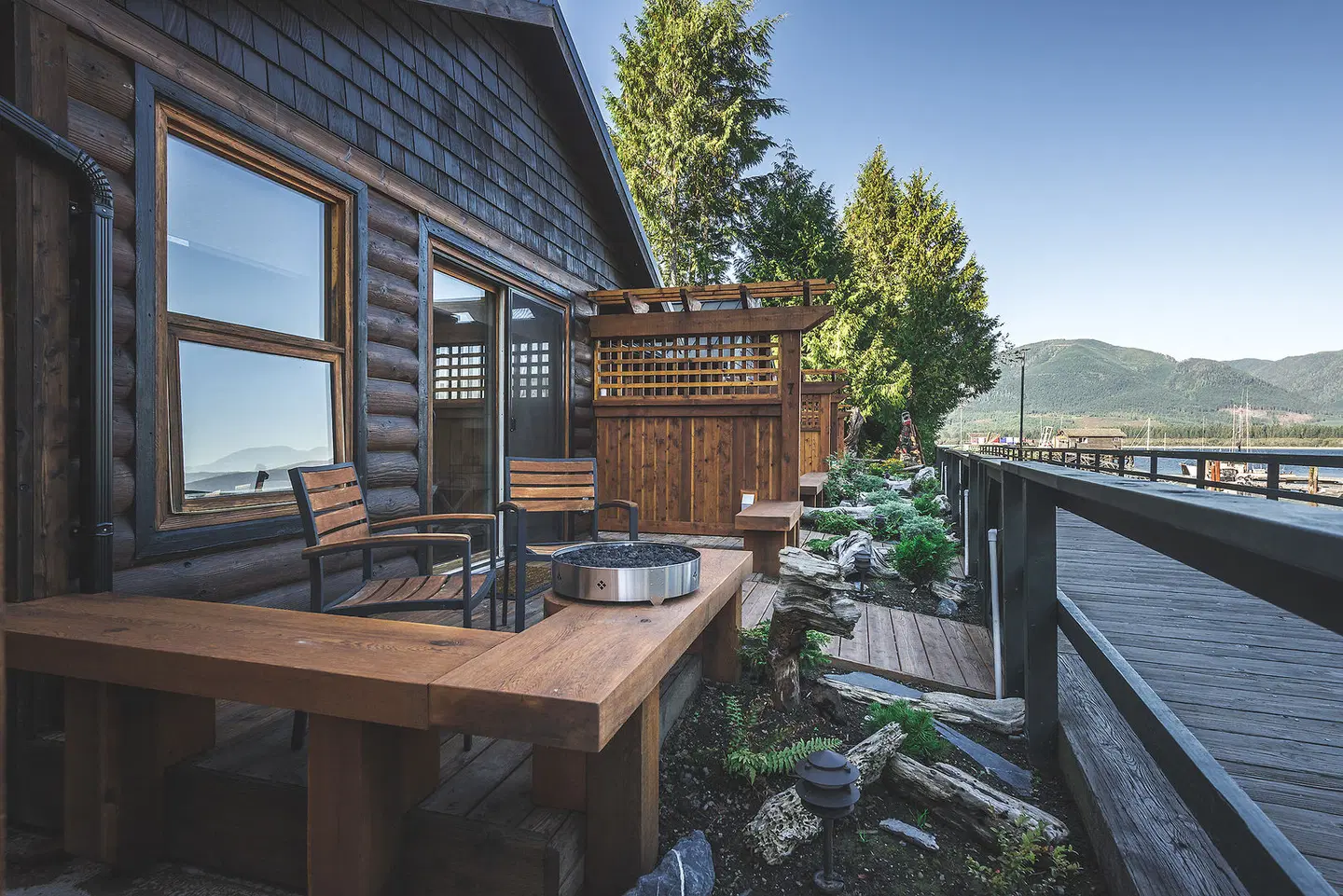 Wild Renfrew Seaside Cottages Terrasse