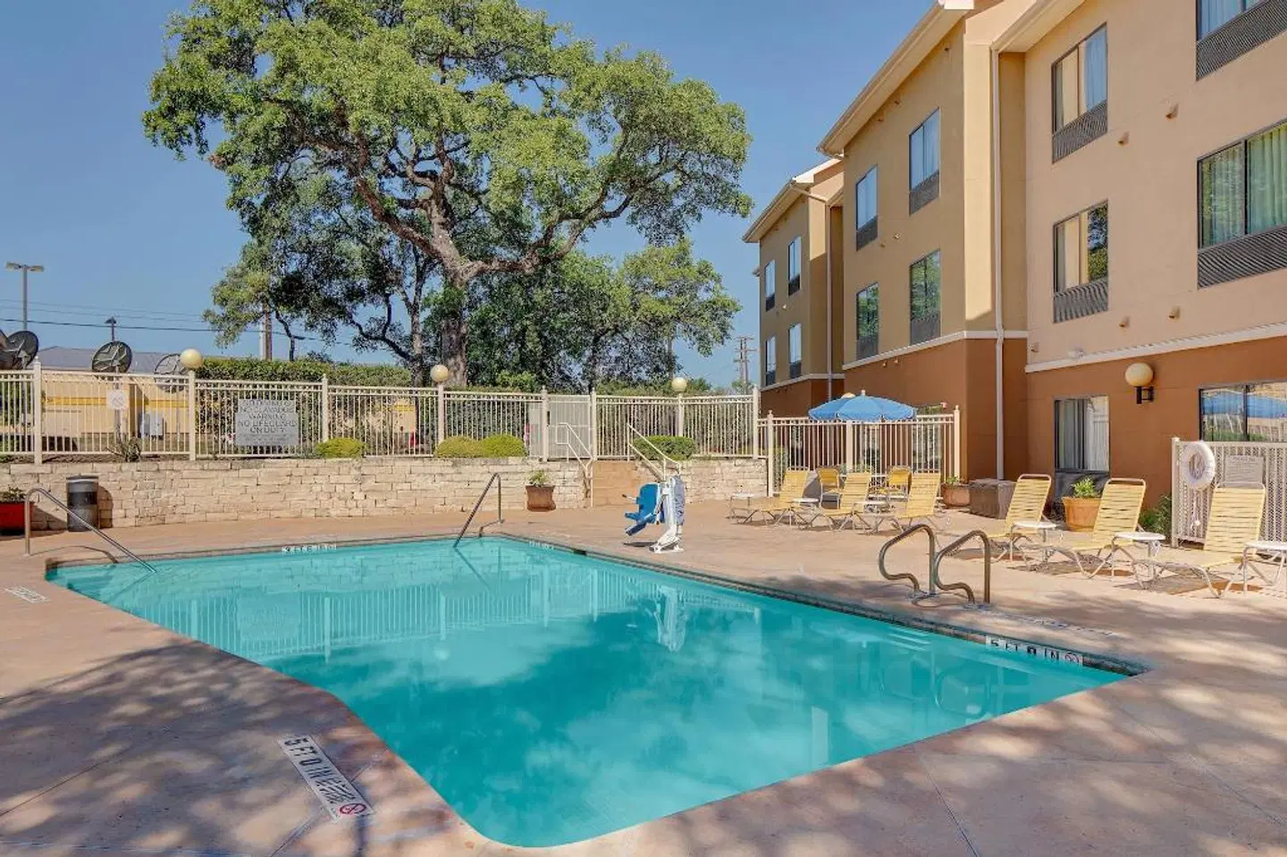 Fairfield Inn & Suites by Marriott San Antonio SeaWorld®/Westover Hills OUTDOOR_POOL