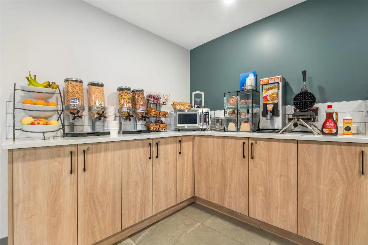 Travelodge Prince George Bar