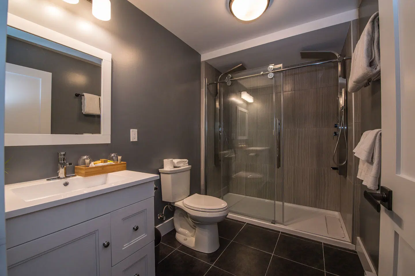 Bella Coola Eagle Lodge BATHROOM