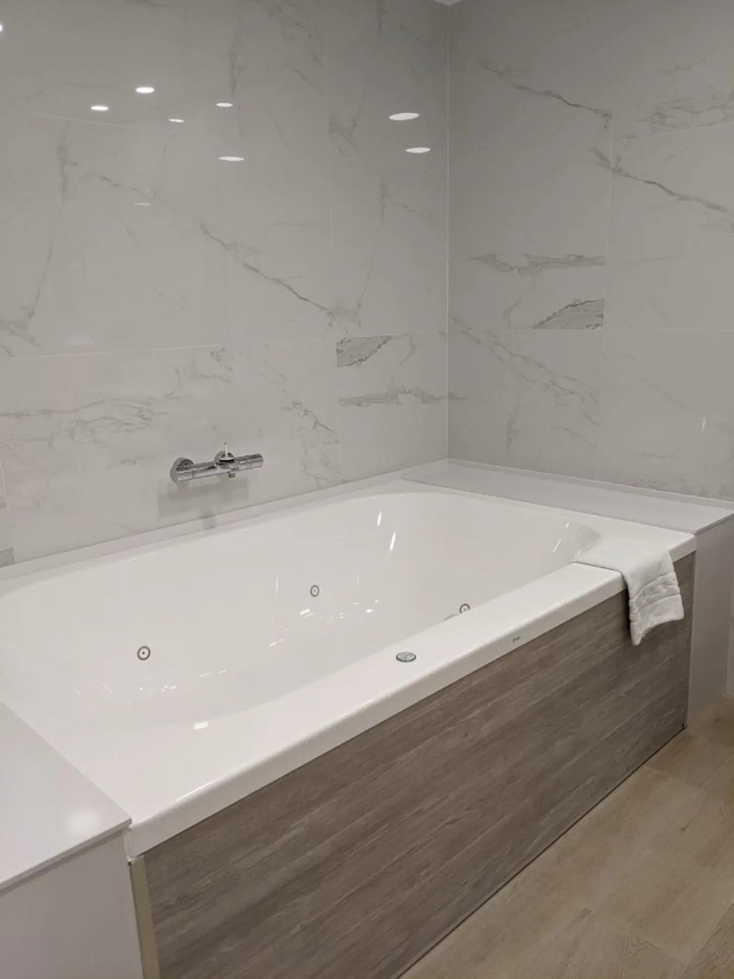 Hotel Arias Aeropuerto BATHROOM