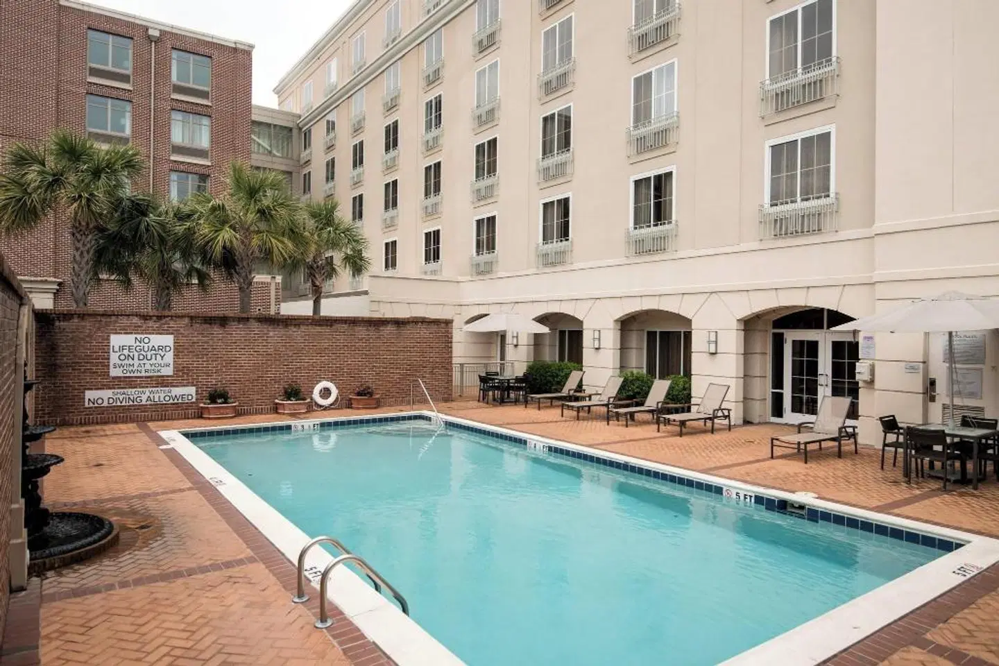 Courtyard by Marriott Charleston Historic District OUTDOOR_POOL