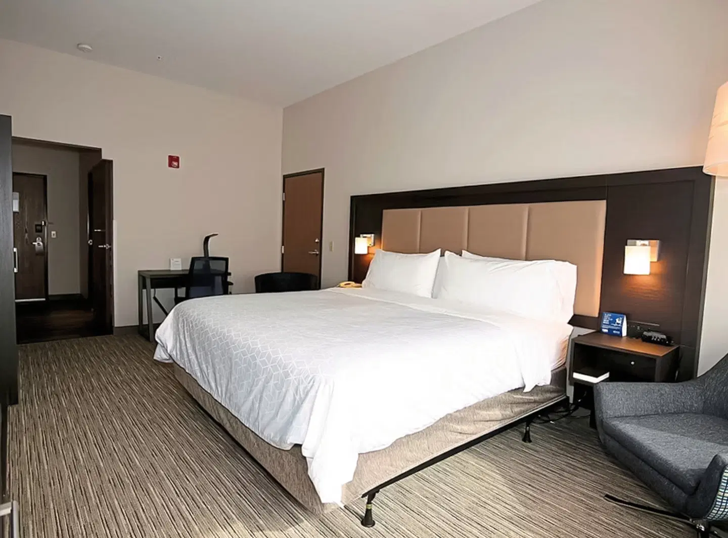 Holiday Inn Express Hotel & Suites Ashland ROOM_EXAMPLE