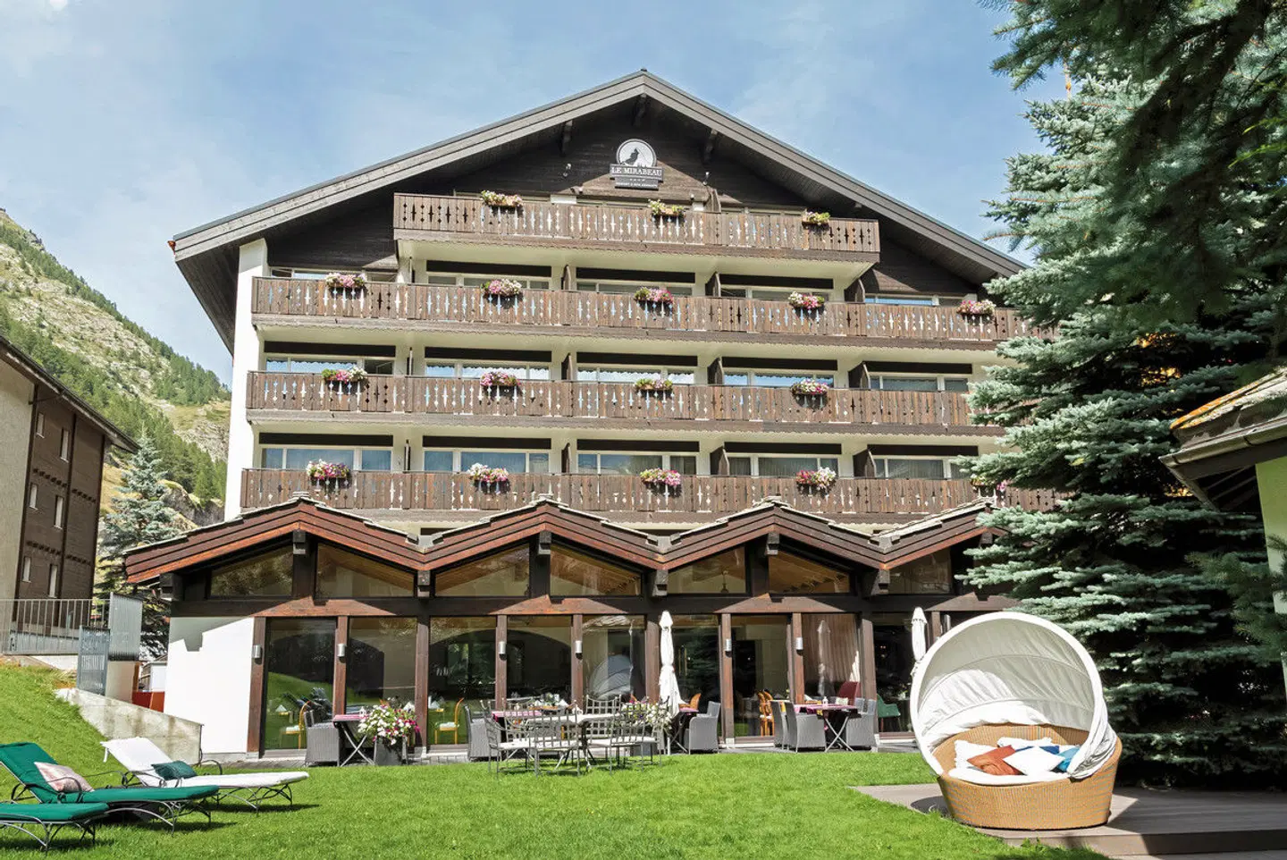 Le Mirabeau Resort & Spa EXTERIOR