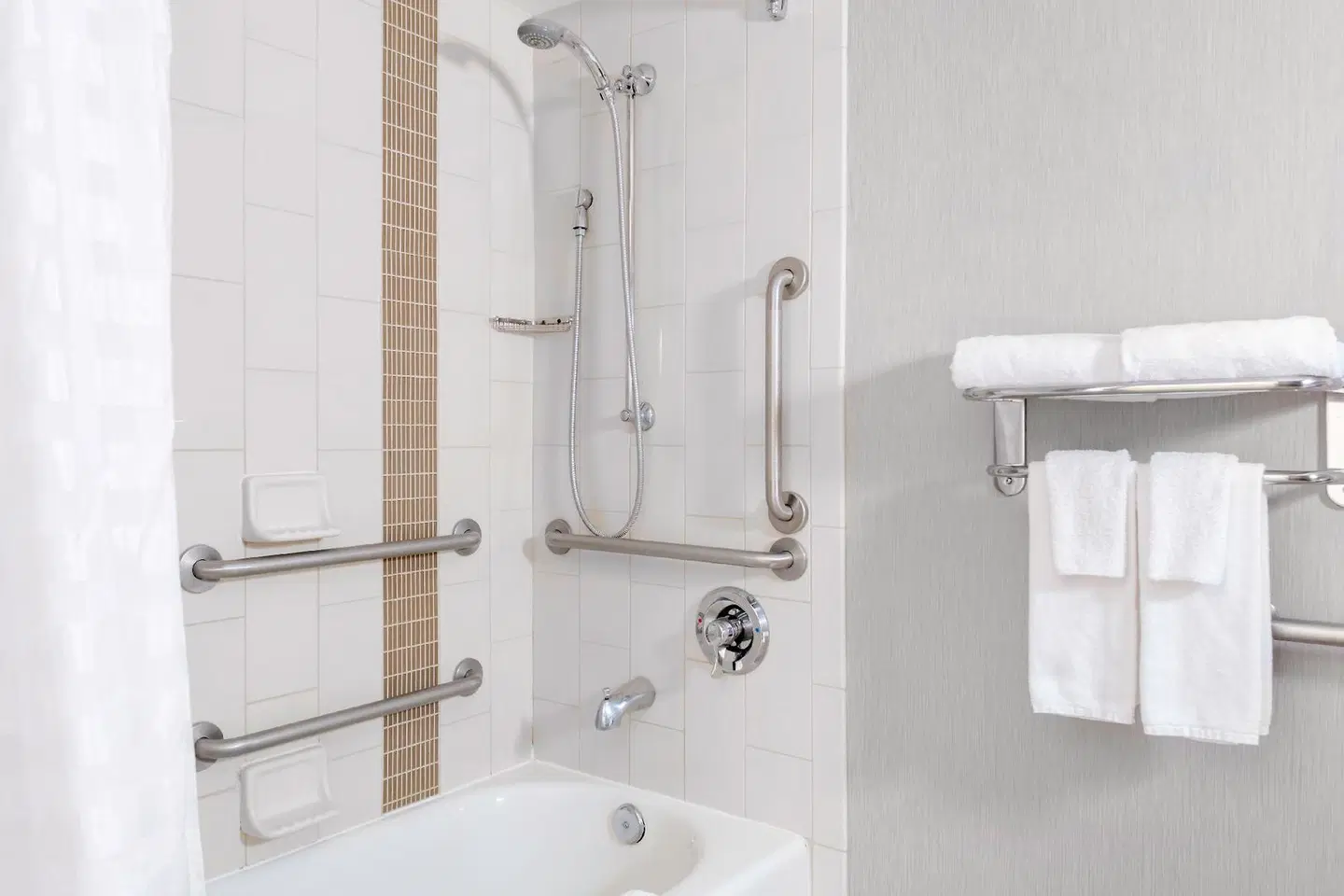 Hyatt Place Dallas/Arlington BATHROOM