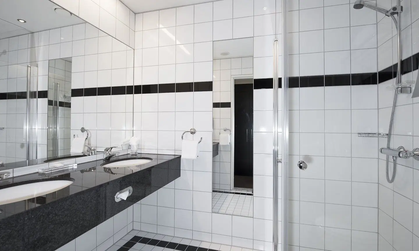 Thon Hotel Oslo Airport BATHROOM