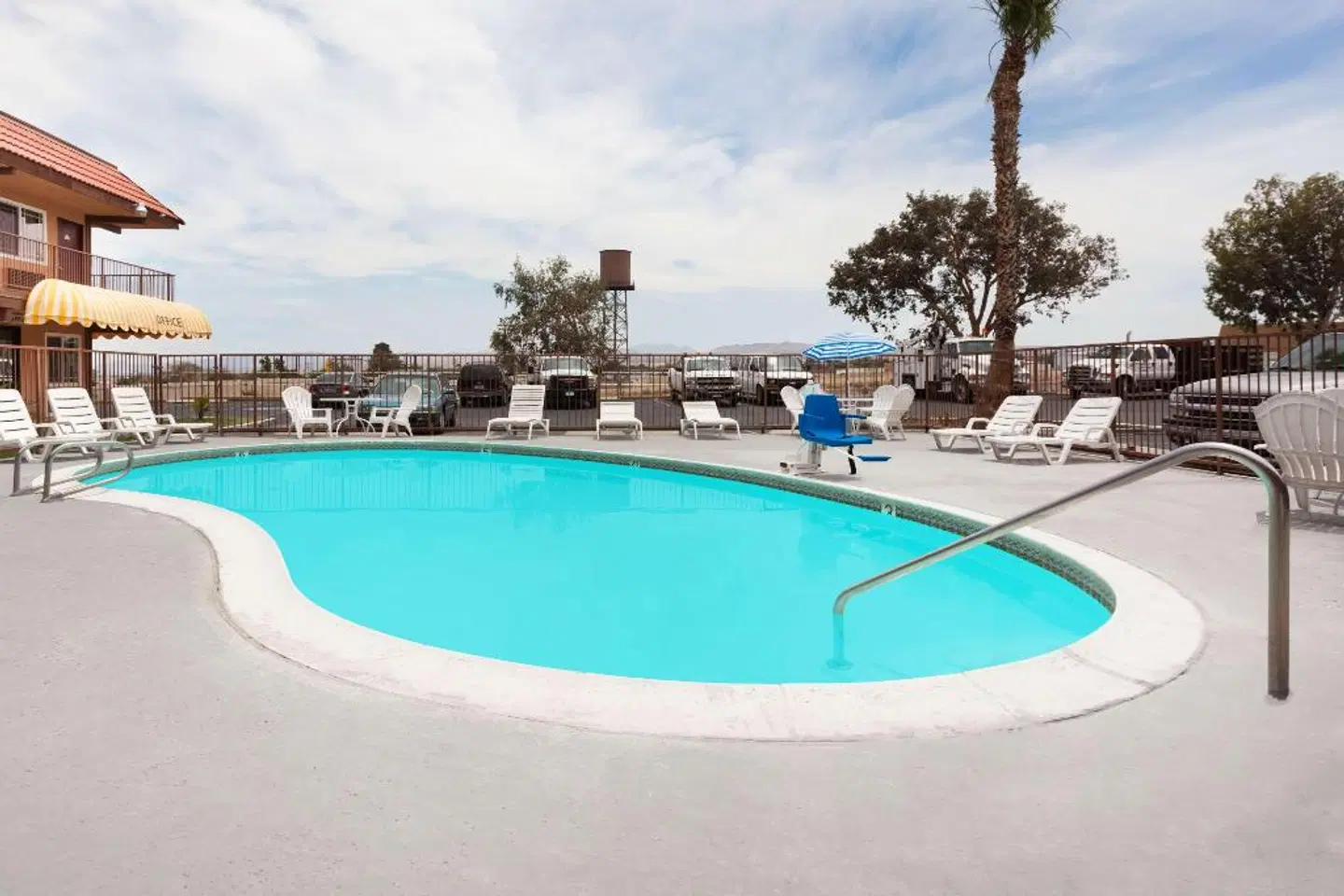 Days Inn by Wyndham Barstow OUTDOOR_POOL