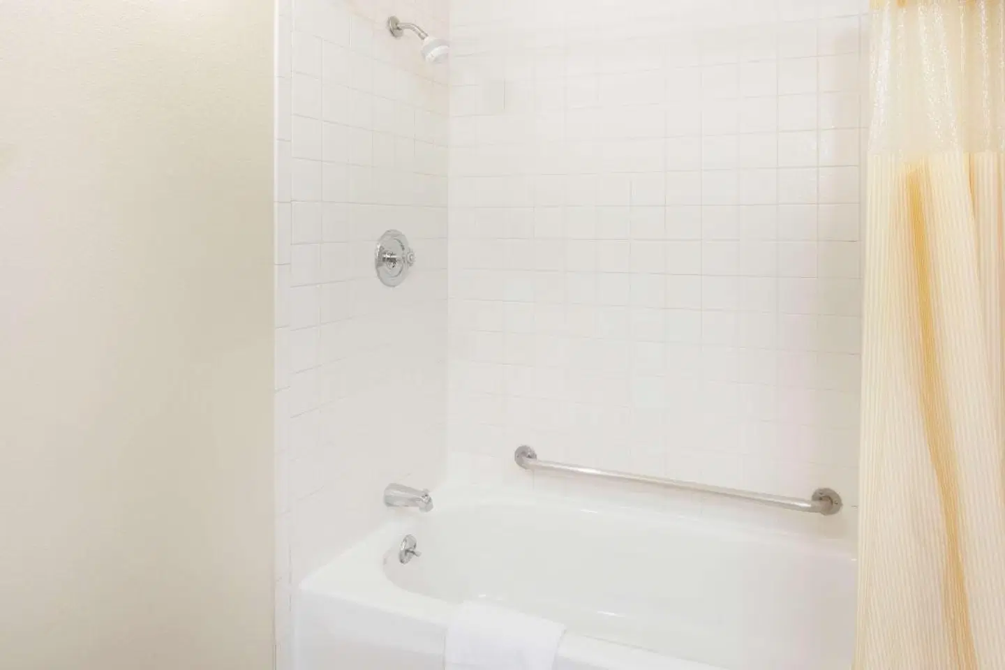 Days Inn by Wyndham Barstow BATHROOM