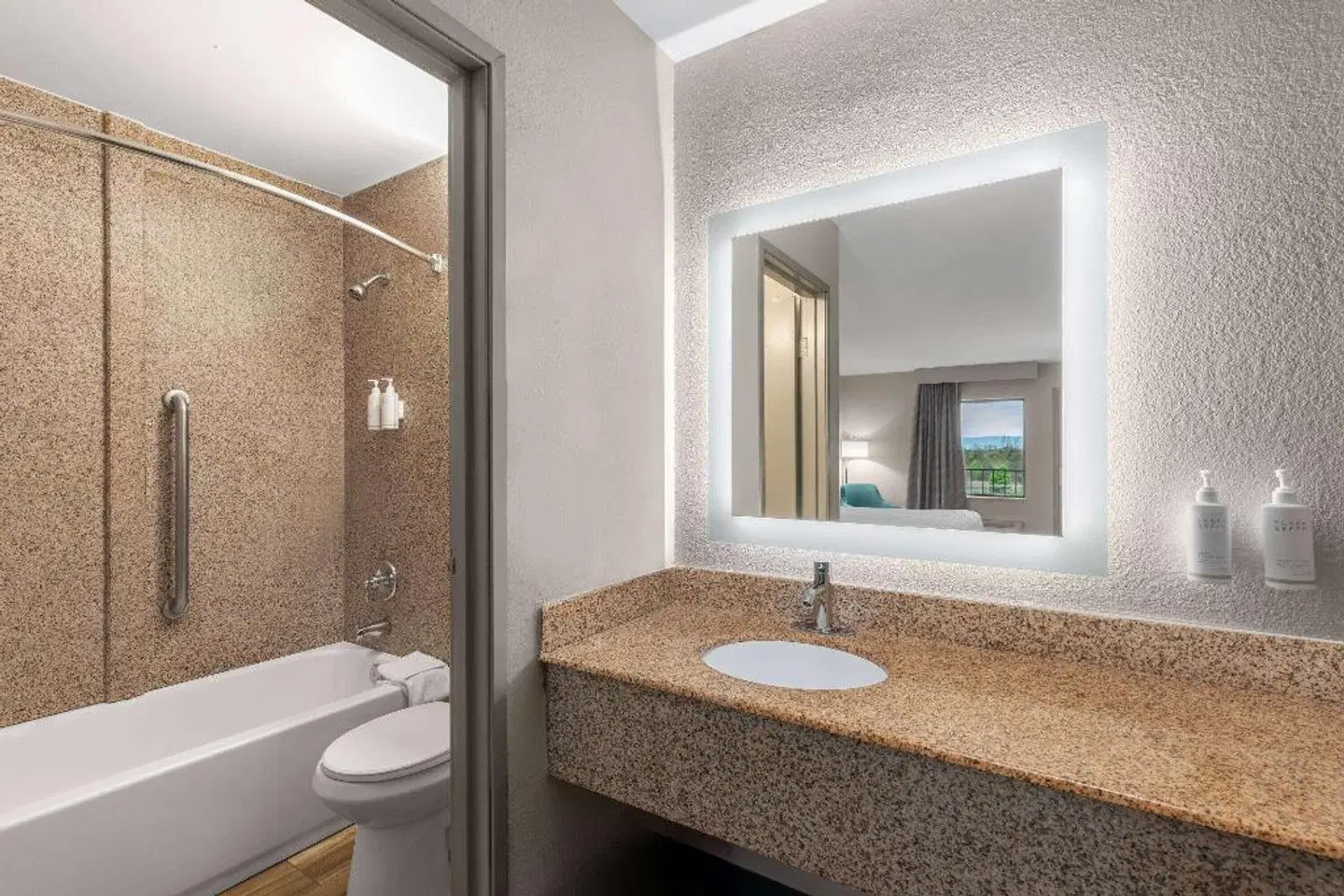 Days Inn by Wyndham Chattanooga Lookout Mountain West Badezimmer