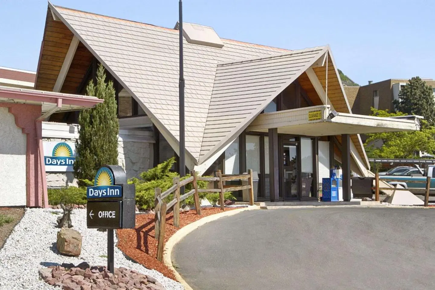 Days Inn by Wyndham Colorado Springs/Garden of the Gods EXTERIOR