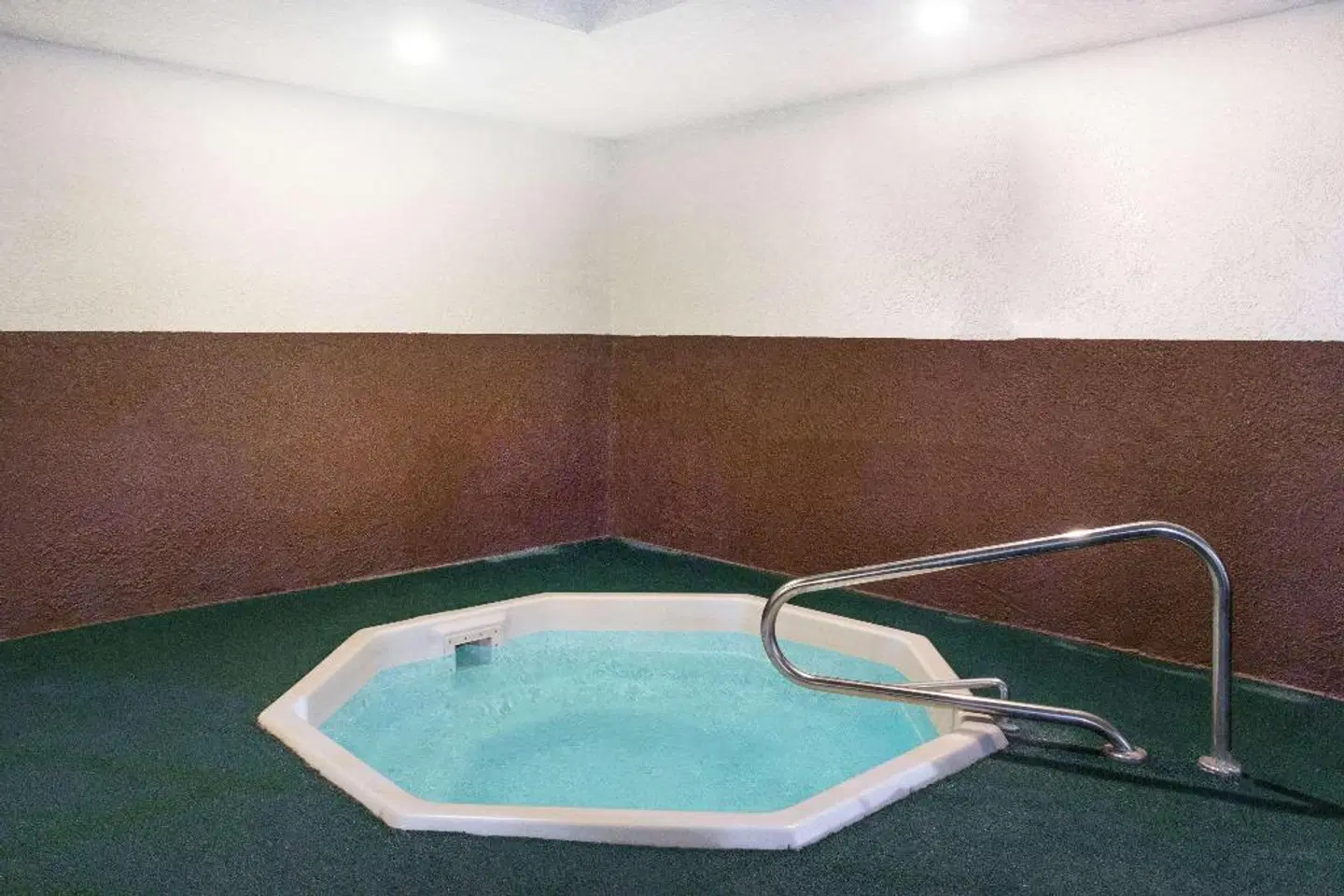 Days Inn by Wyndham Bishop HEALTH_BEAUTY