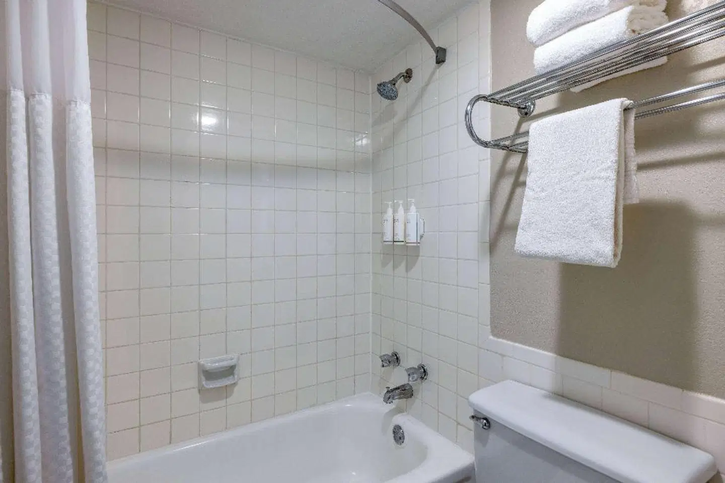 Days Inn by Wyndham Casper BATHROOM