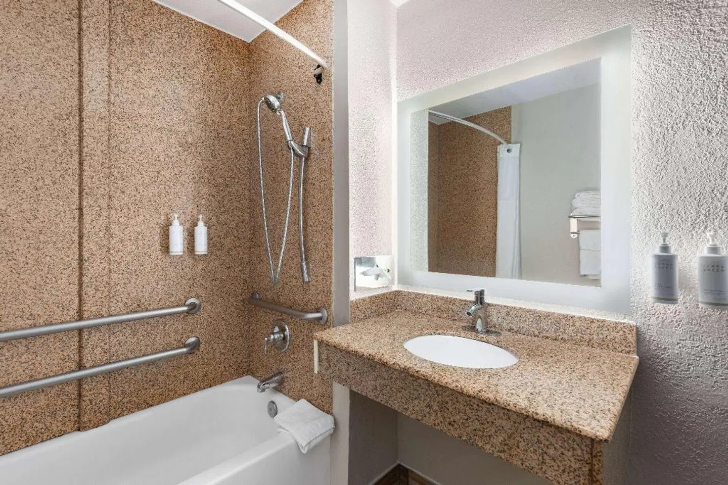 Days Inn by Wyndham Chattanooga Lookout Mountain West Badezimmer