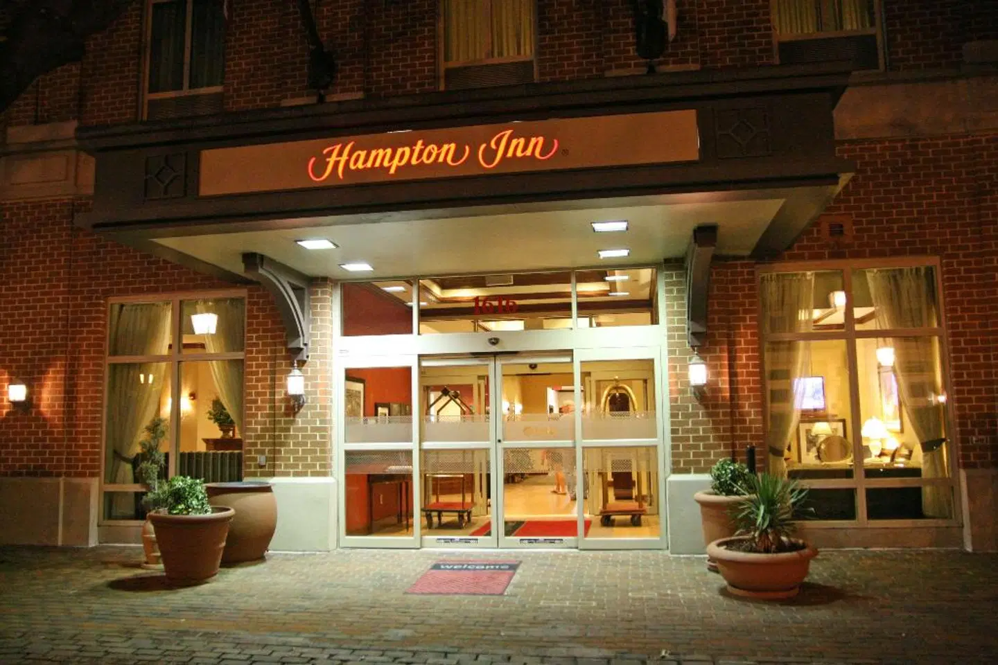 Hampton Inn Alexandria-Old Town/King St. Metro EXTERIOR