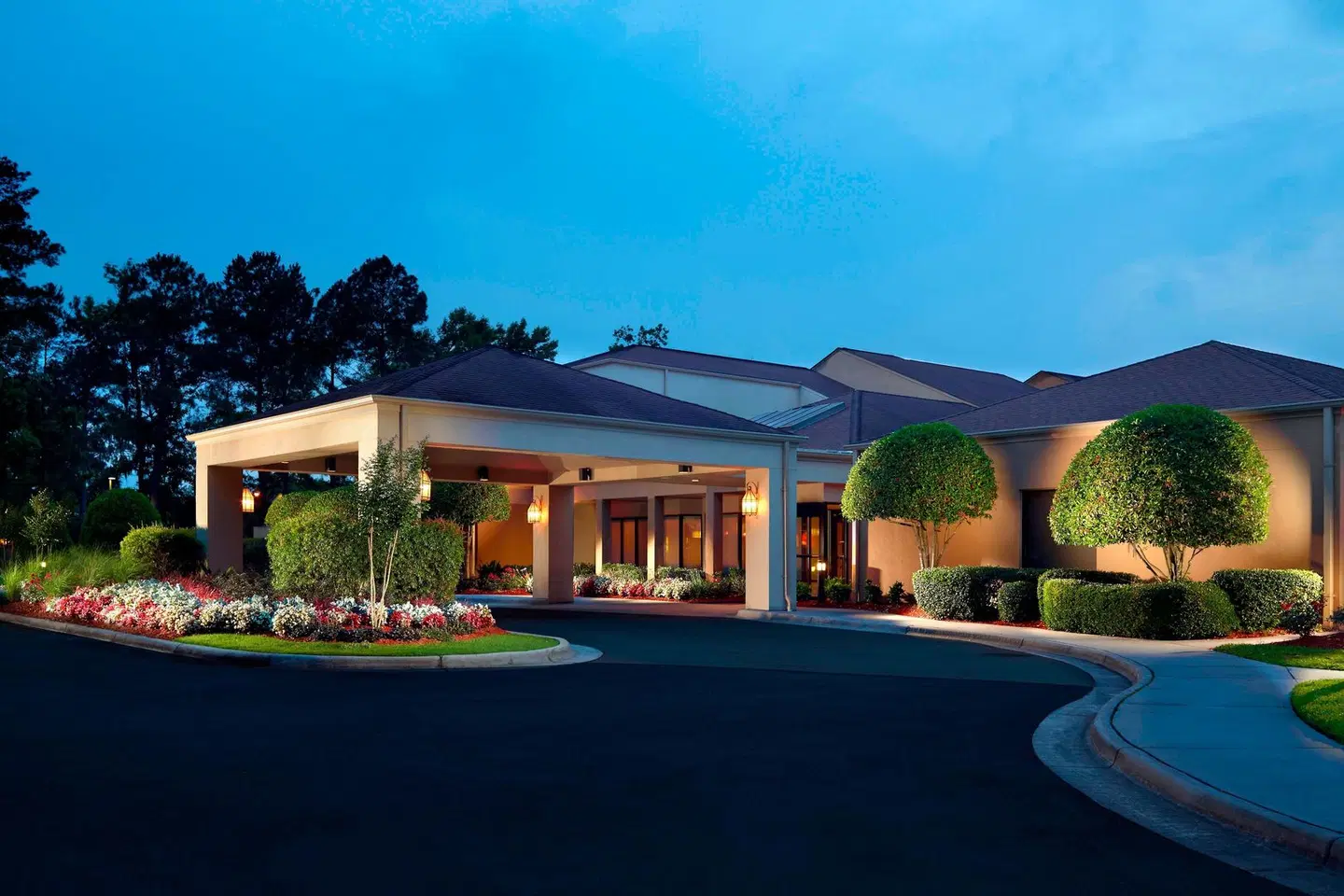 Courtyard by Marriott Savannah Midtown EXTERIOR