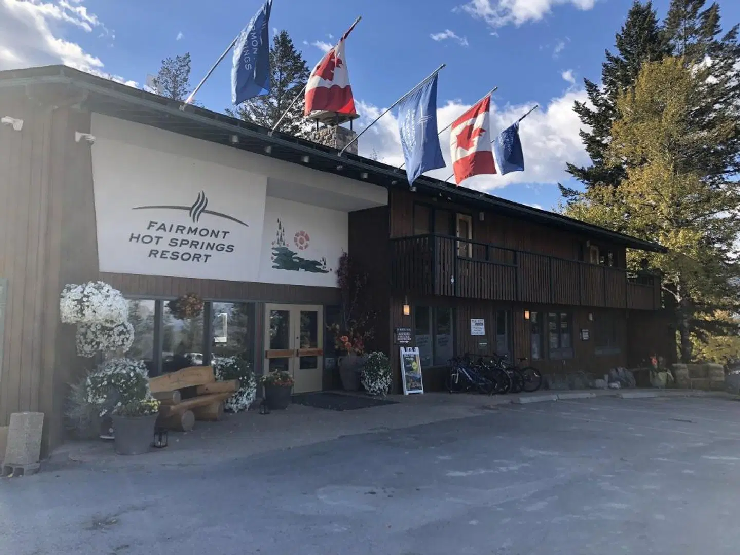 Fairmont Hot Springs Resort EXTERIOR