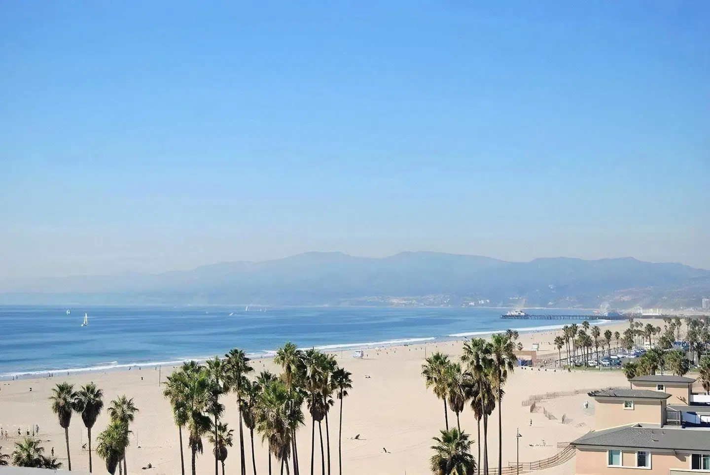 AIR Venice on the Beach Strand