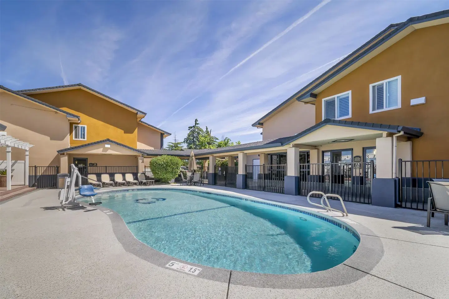 Best Western Antelope Inn & Suites OUTDOOR_POOL