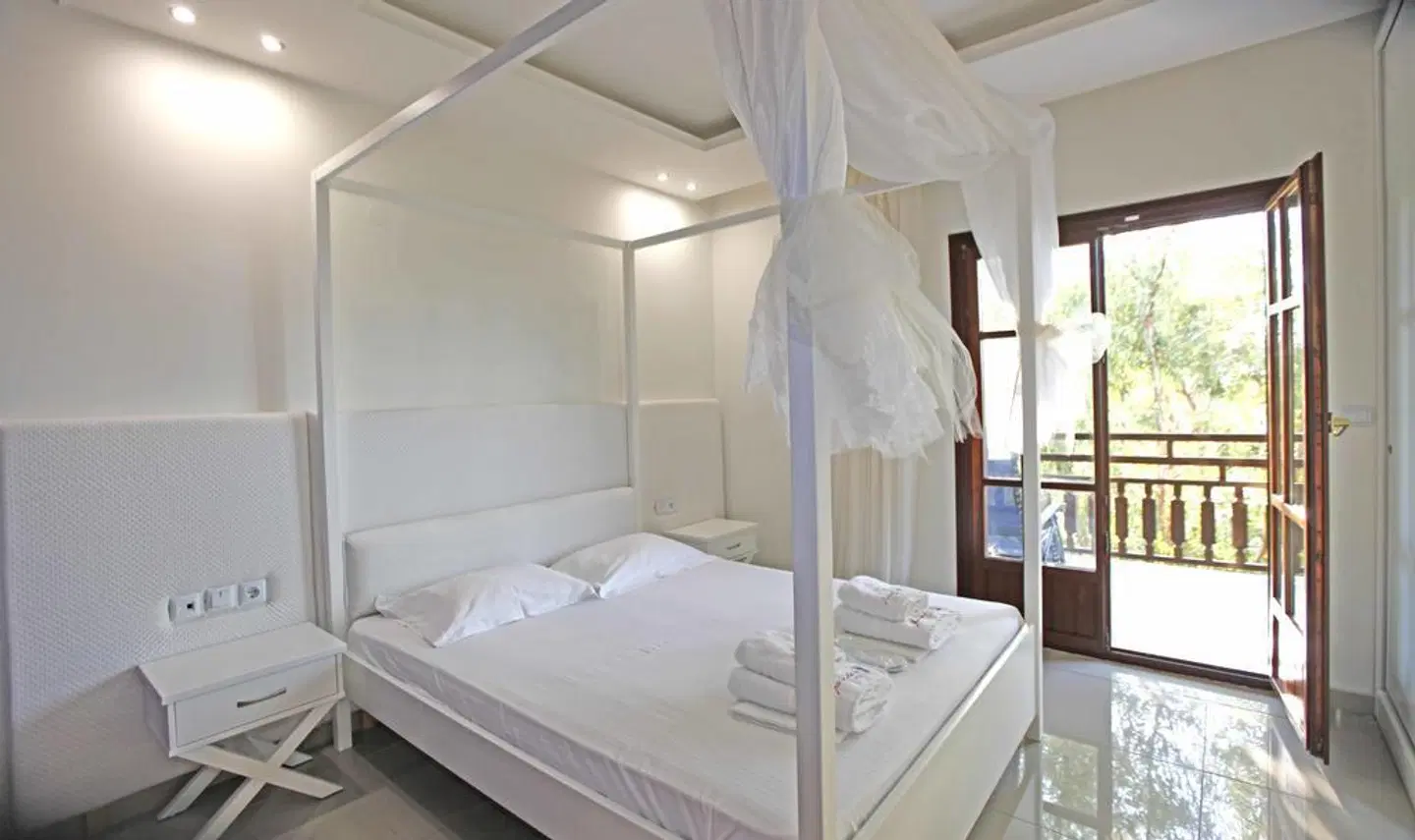 Macedon ROOM_EXAMPLE