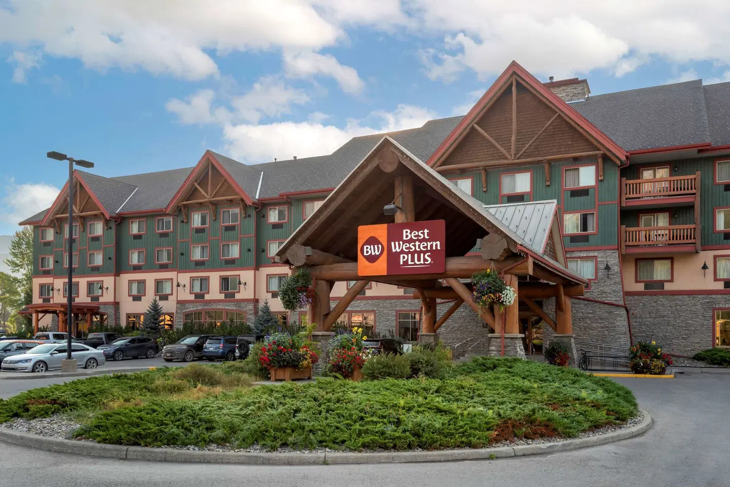 Best Western PLUS Fernie Mountain Lodge EXTERIOR