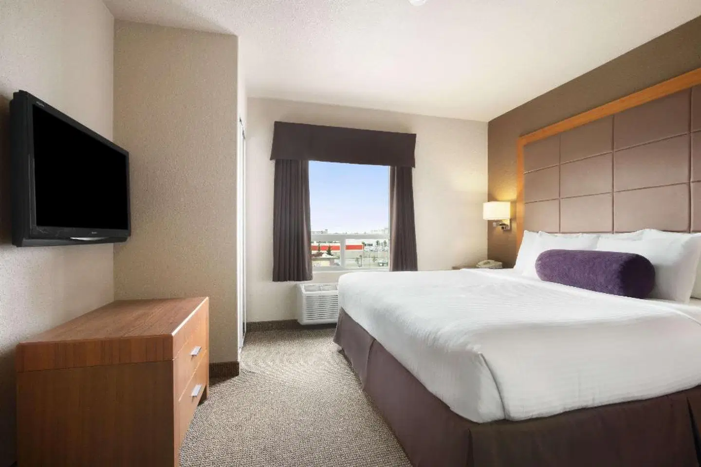 Days Inn by Wyndham Calgary Airport ROOM_EXAMPLE