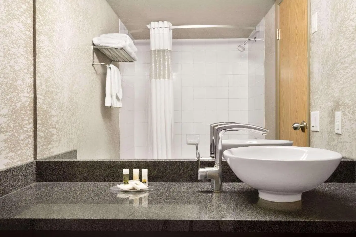 Days Inn by Wyndham Calgary Airport Badezimmer