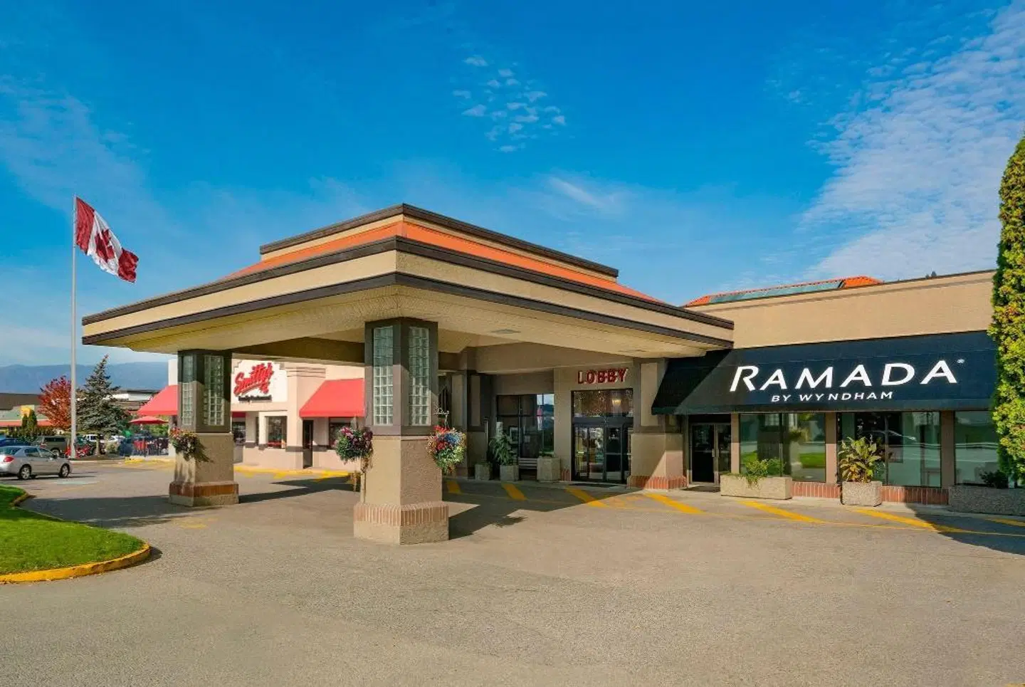 Ramada by Wyndham Kelowna Hotel & Conference Center EXTERIOR