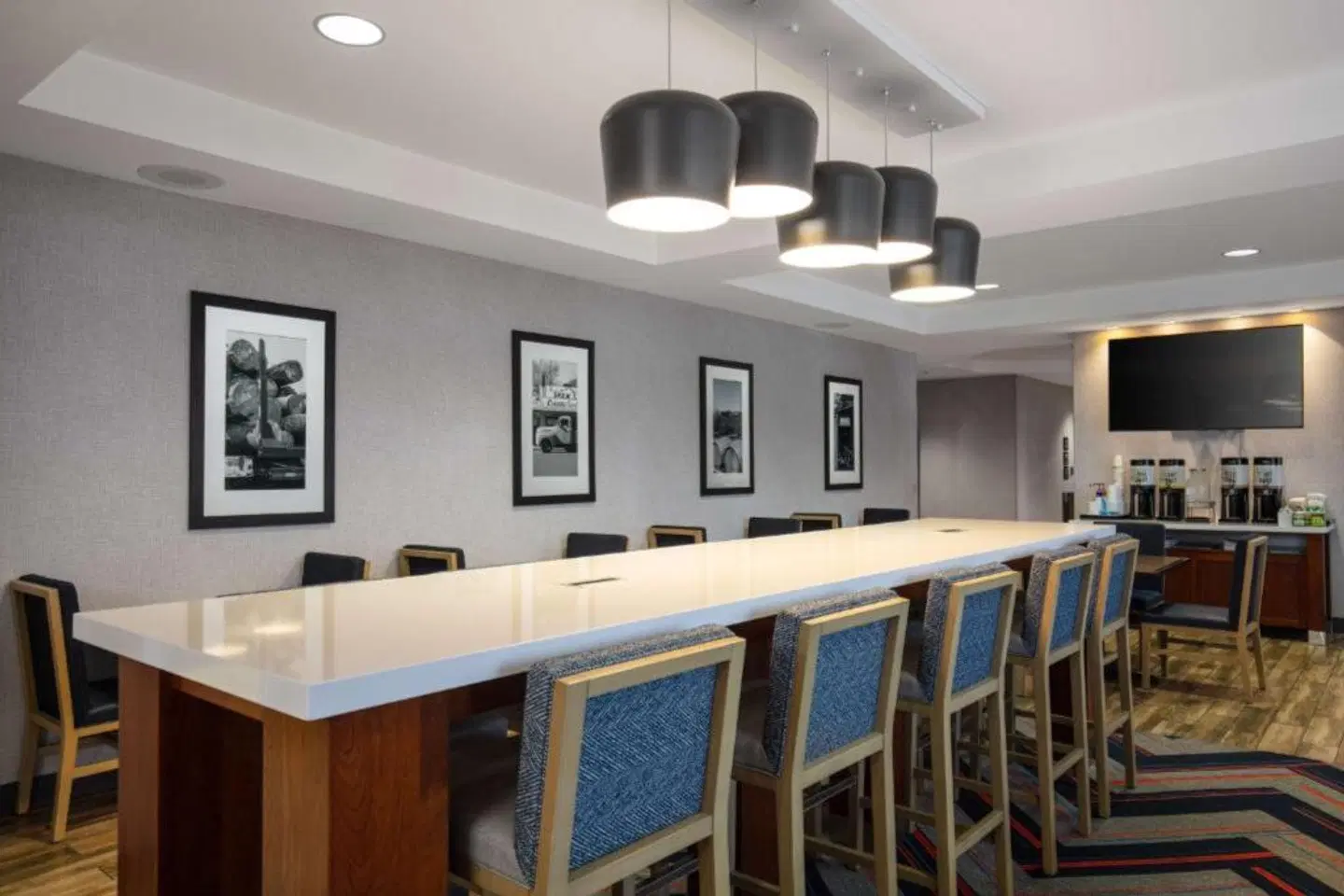 Hampton Inn Medford Bar