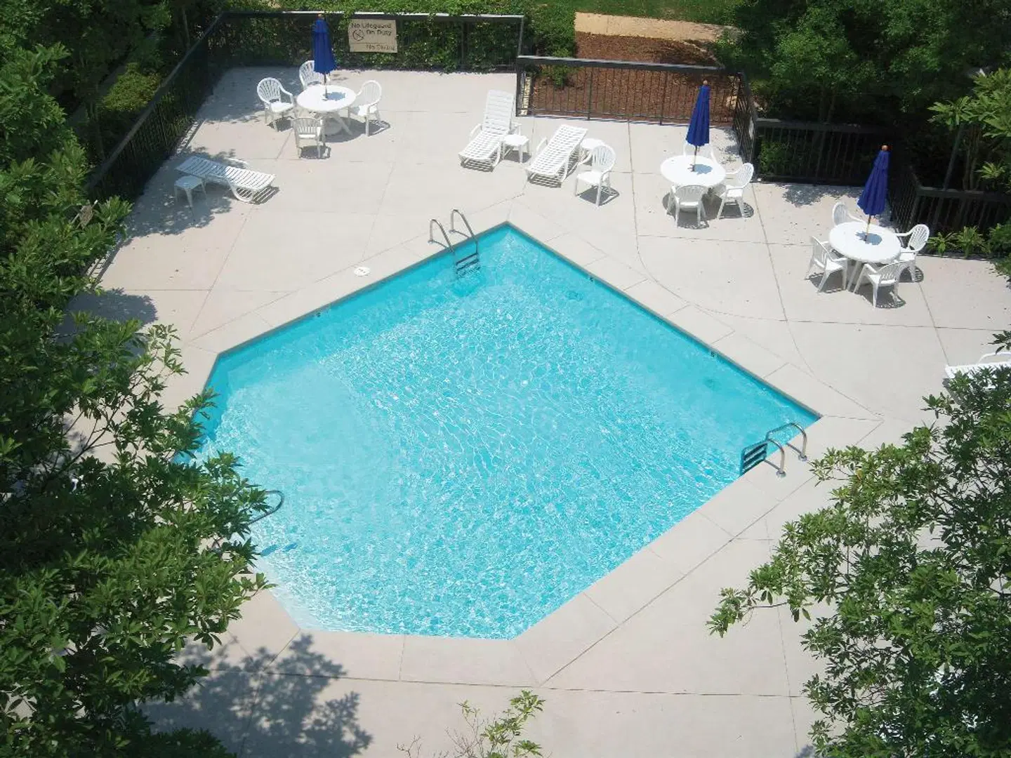 Hampton Inn Meridian OUTDOOR_POOL