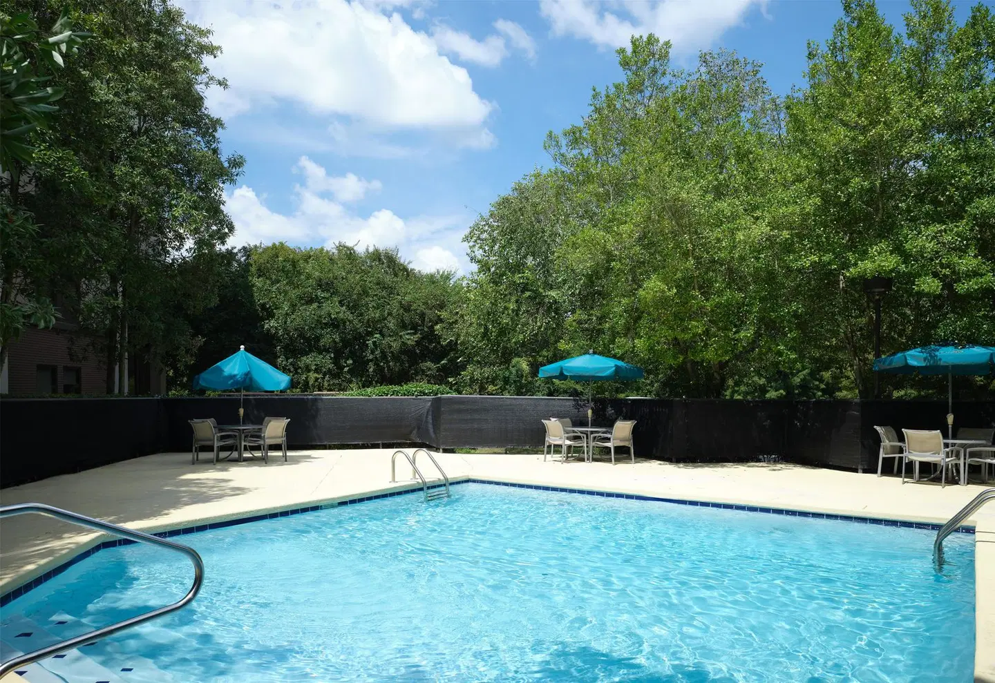 Hampton Inn Meridian OUTDOOR_POOL